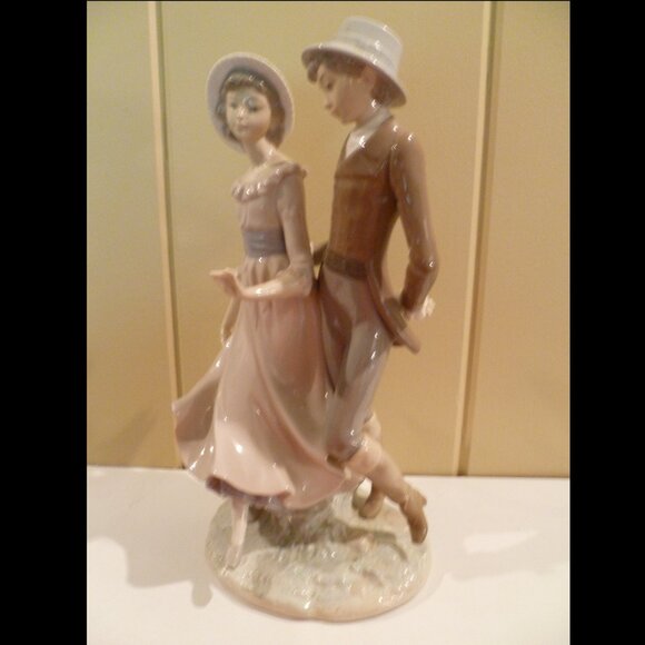 Nao by Lladro Vintage 1978 Figurine #278 Merry Youth Couple Strolling - Picture 7 of 15